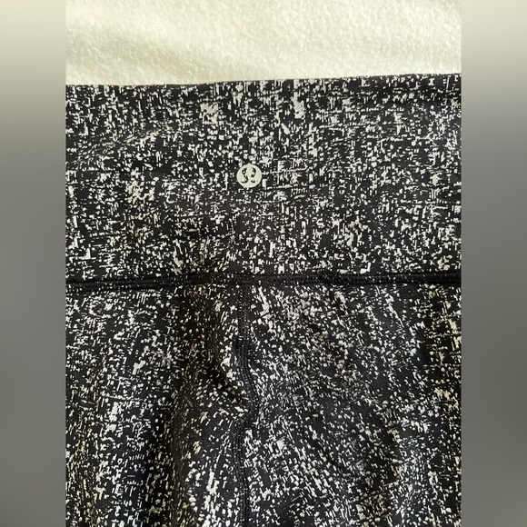 LULULEMON leggings black and white - Picture 3 of 3